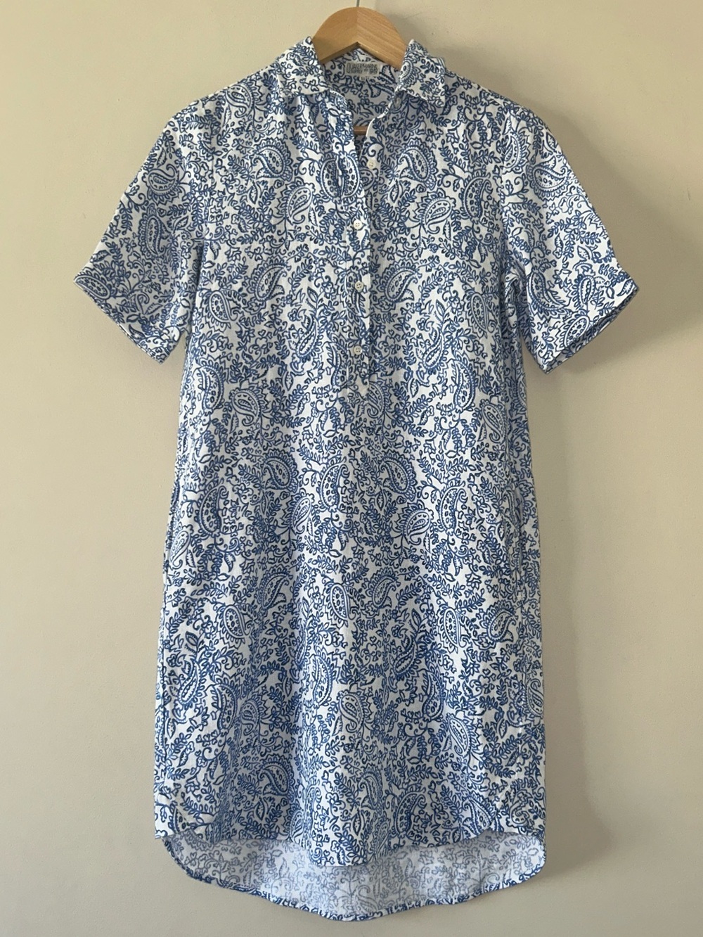 Quaker Marine Supply 1948 White Blue Paisley Dress XS 100% Linen
Short Sleeve